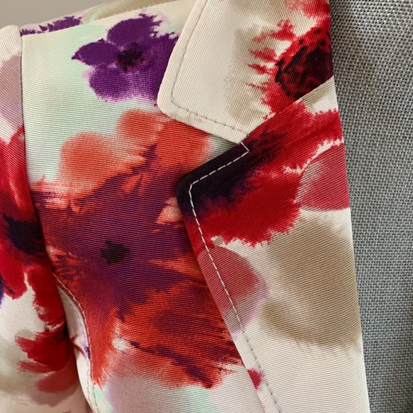 Elie Tahari Spring Watercolor Floral Blazer - Picture 9 of 9
